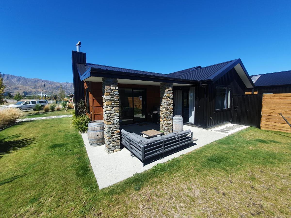 Hawea Heaven: Superking Beds + Hot Tub + Mountain Villa Wanaka Dış mekan fotoğraf