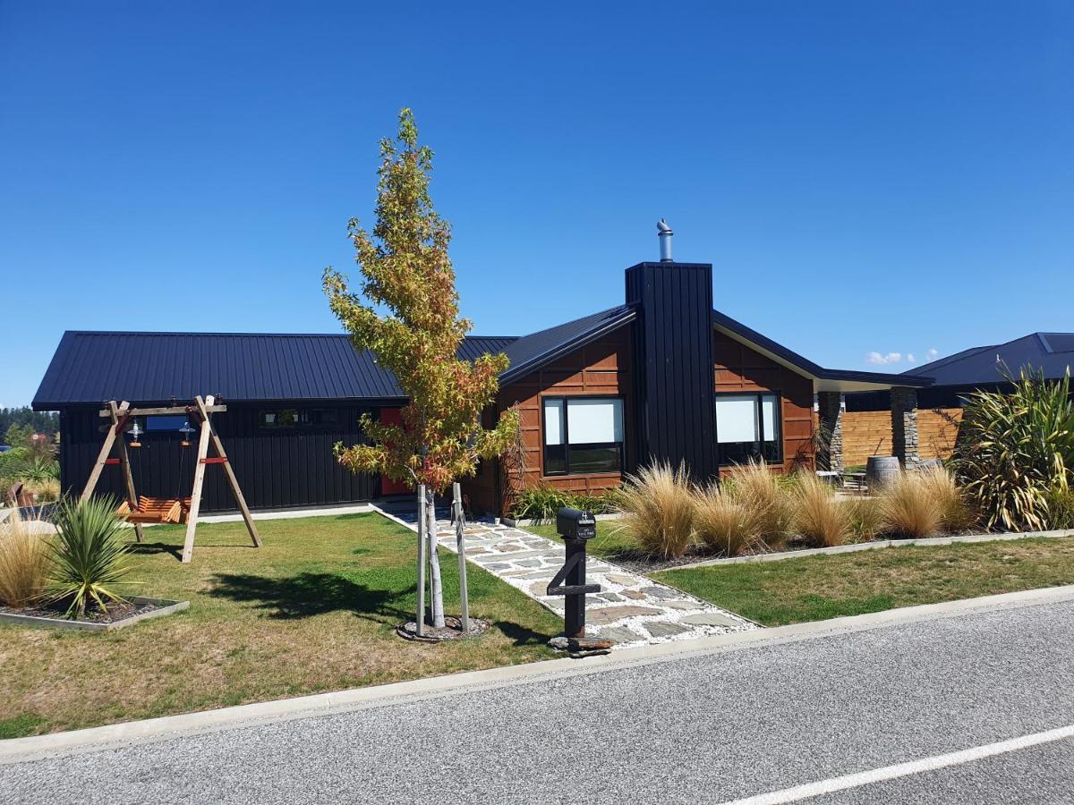 Hawea Heaven: Superking Beds + Hot Tub + Mountain Villa Wanaka Dış mekan fotoğraf