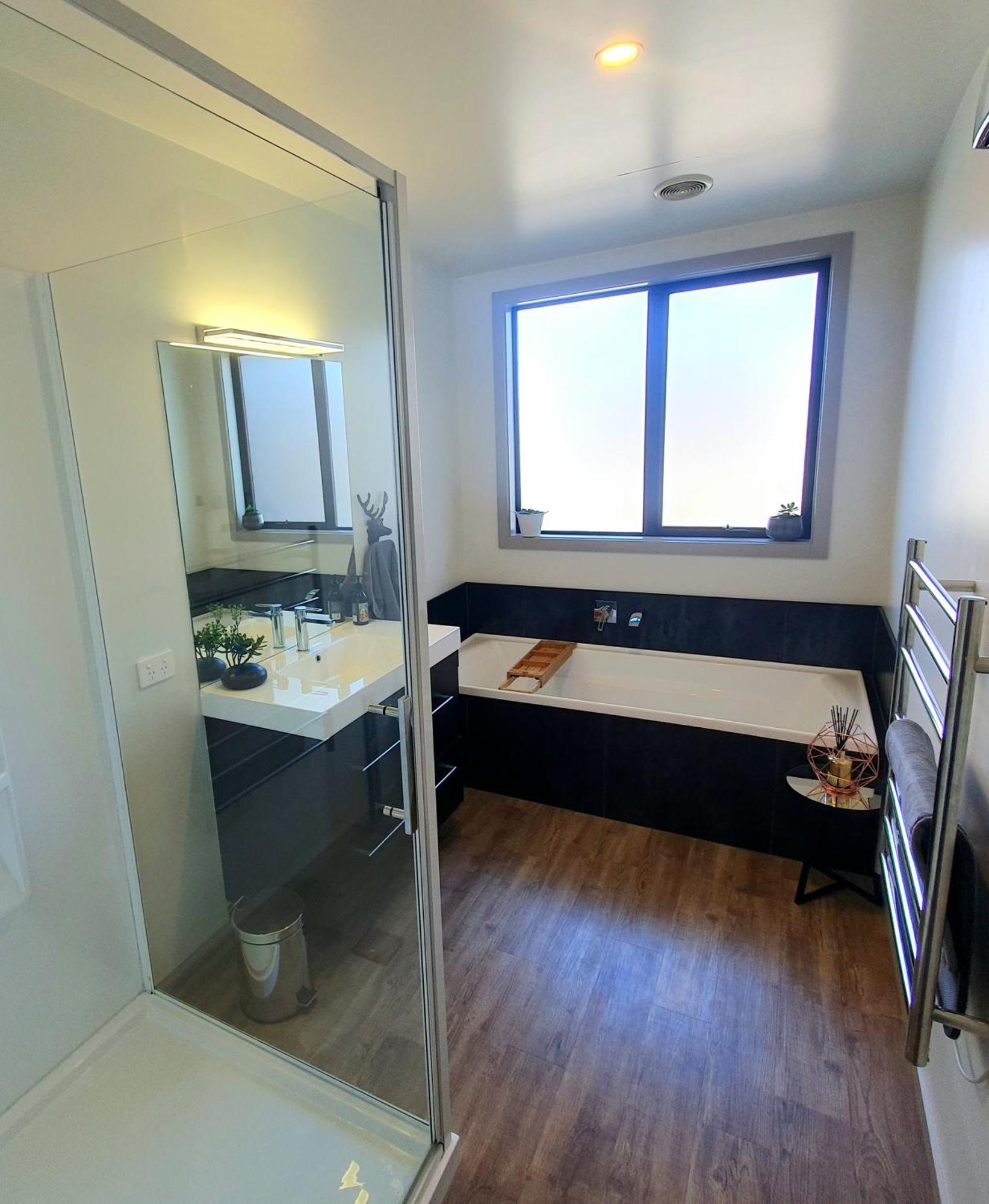 Hawea Heaven: Superking Beds + Hot Tub + Mountain Villa Wanaka Dış mekan fotoğraf